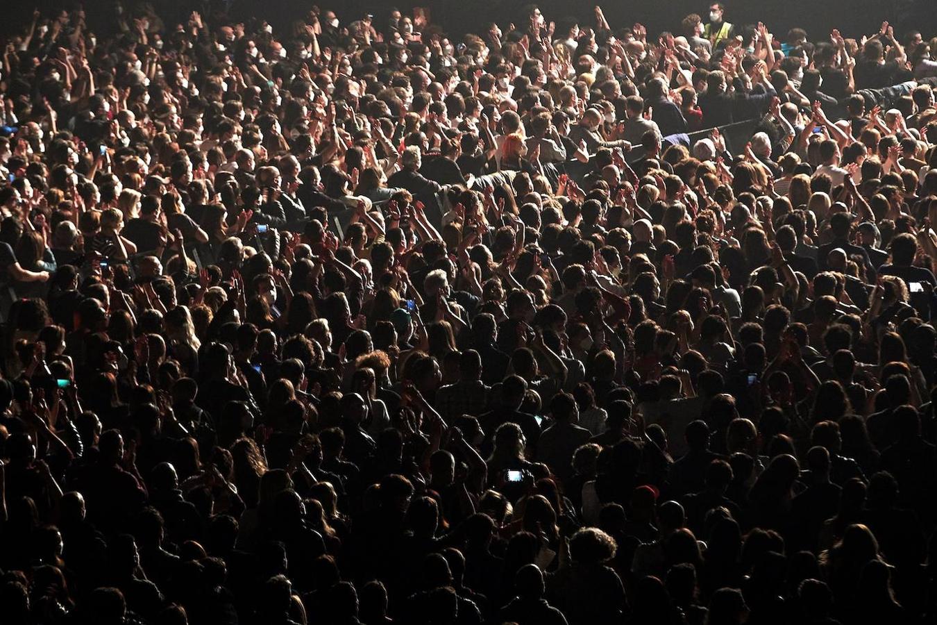 5.000 personas sin guardar la distancia de seguridad. 