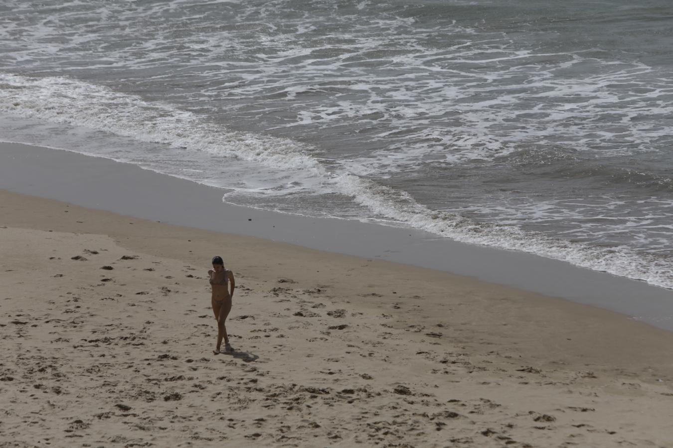 Las bellas imágenes que ha dejado en Cádiz una de las mareas más grandes del año