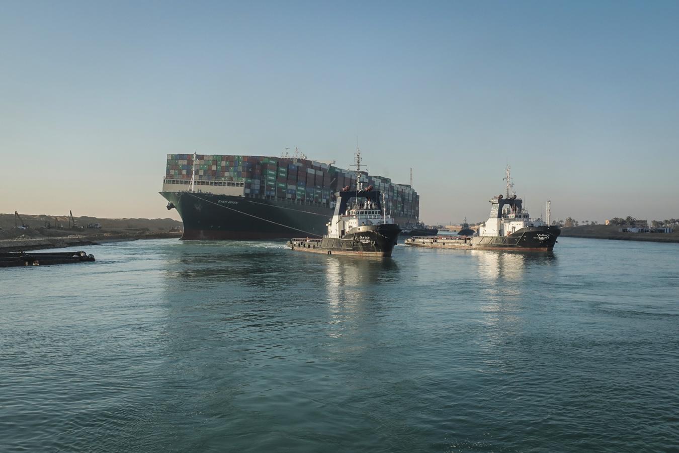 Desencallan el barco &#039;Ever Given&#039; después de seis días, en imágenes