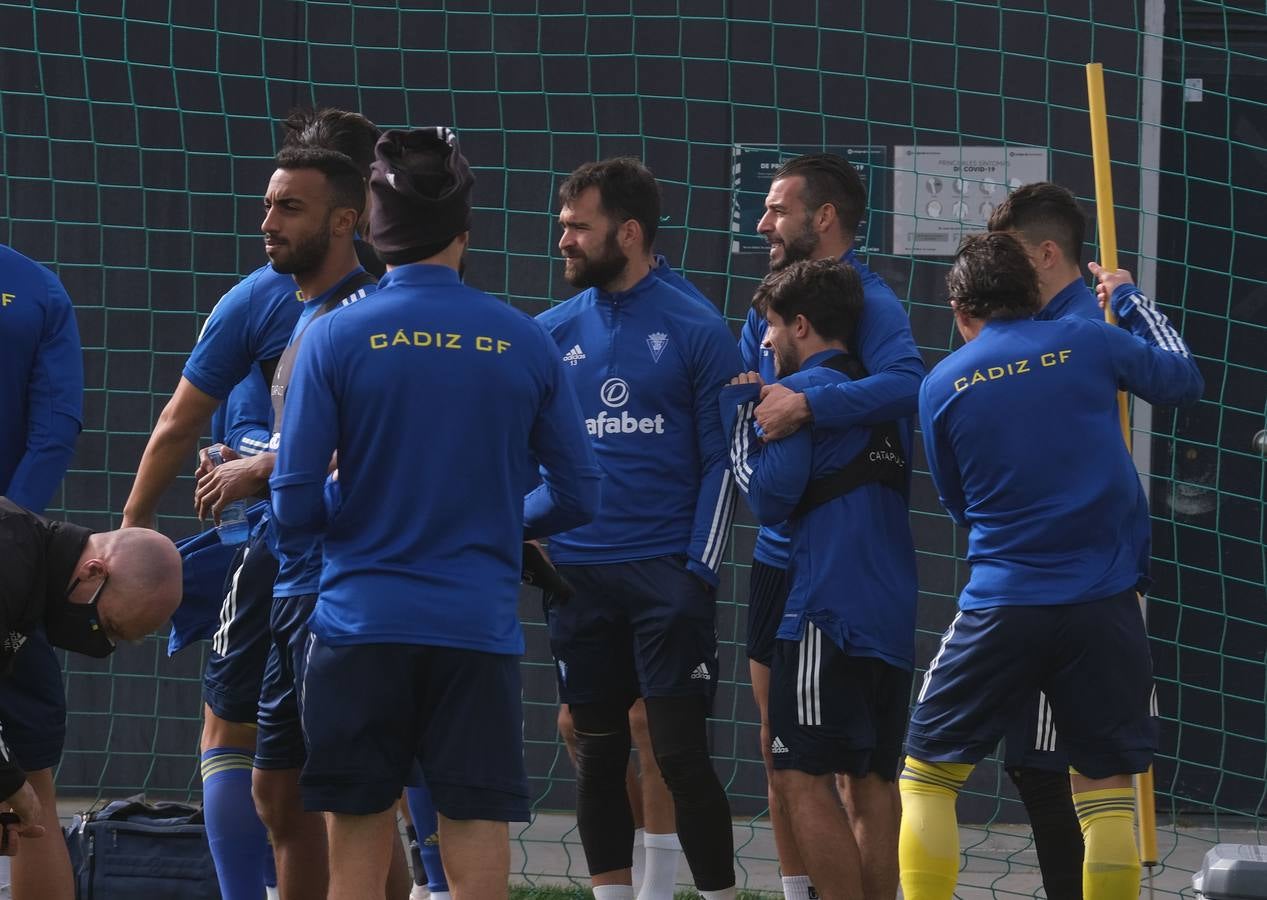 FOTOS: Akapo, la novedad en el entrenamiento del Cádiz CF