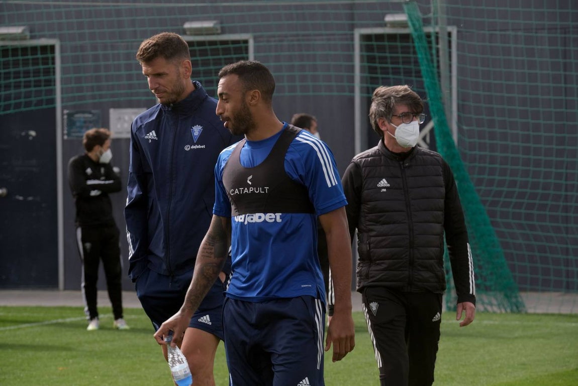 FOTOS: Akapo, la novedad en el entrenamiento del Cádiz CF