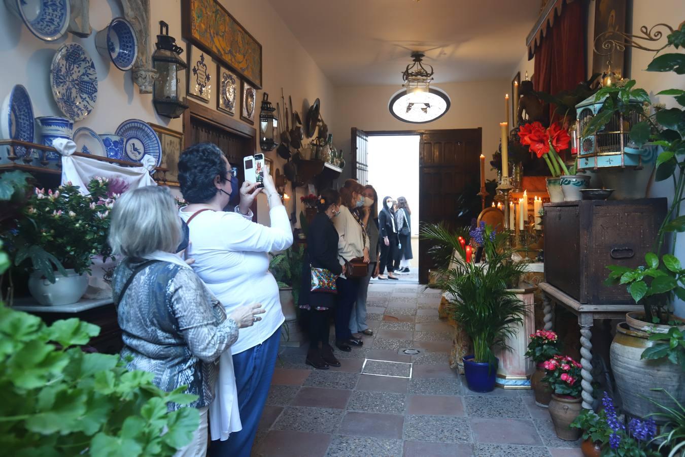 Los Patios de Córdoba del Jueves Santo, en imágenes