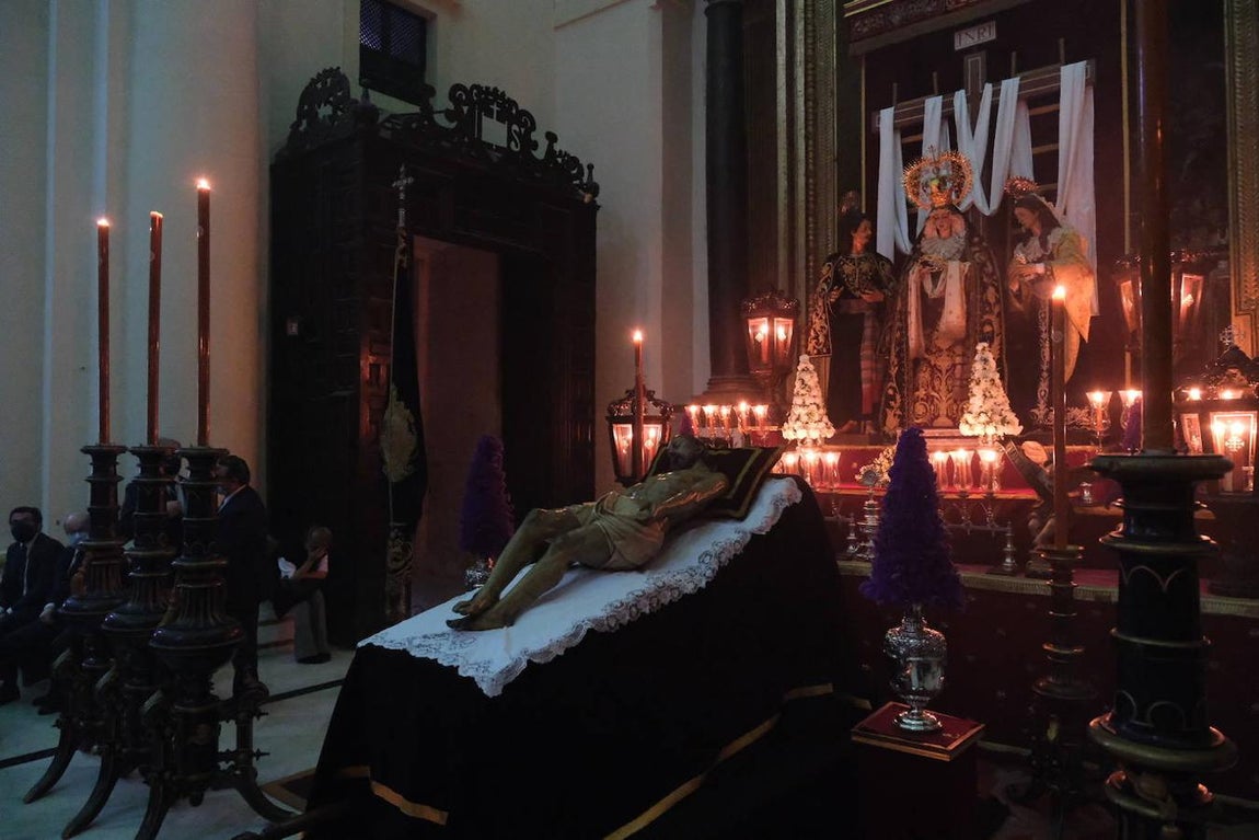 Semana Santa de Córdoba 2021 | Las imágenes del Santo Sepulcro el Viernes Santo