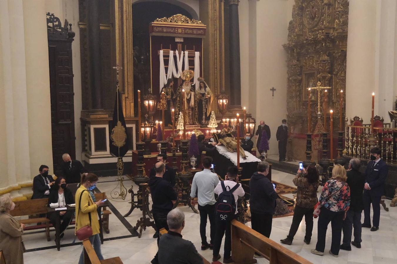 Semana Santa de Córdoba 2021 | Las imágenes del Santo Sepulcro el Viernes Santo