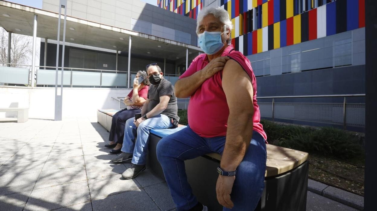 La vacunación con AstraZeneca en el centro de salud del Sector Sur de Córdoba, en imágenes