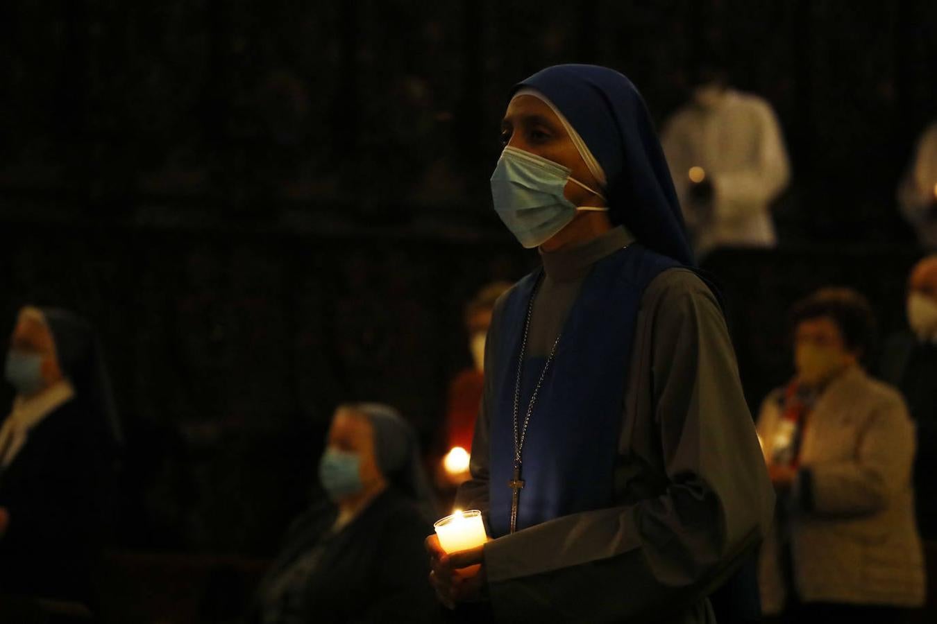 La Vigilia Pascual en la Catedral de Córdoba, en imágenes