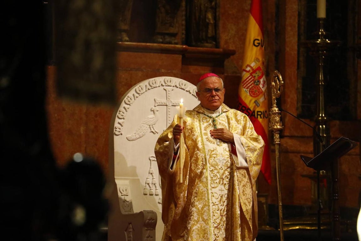 La Vigilia Pascual en la Catedral de Córdoba, en imágenes