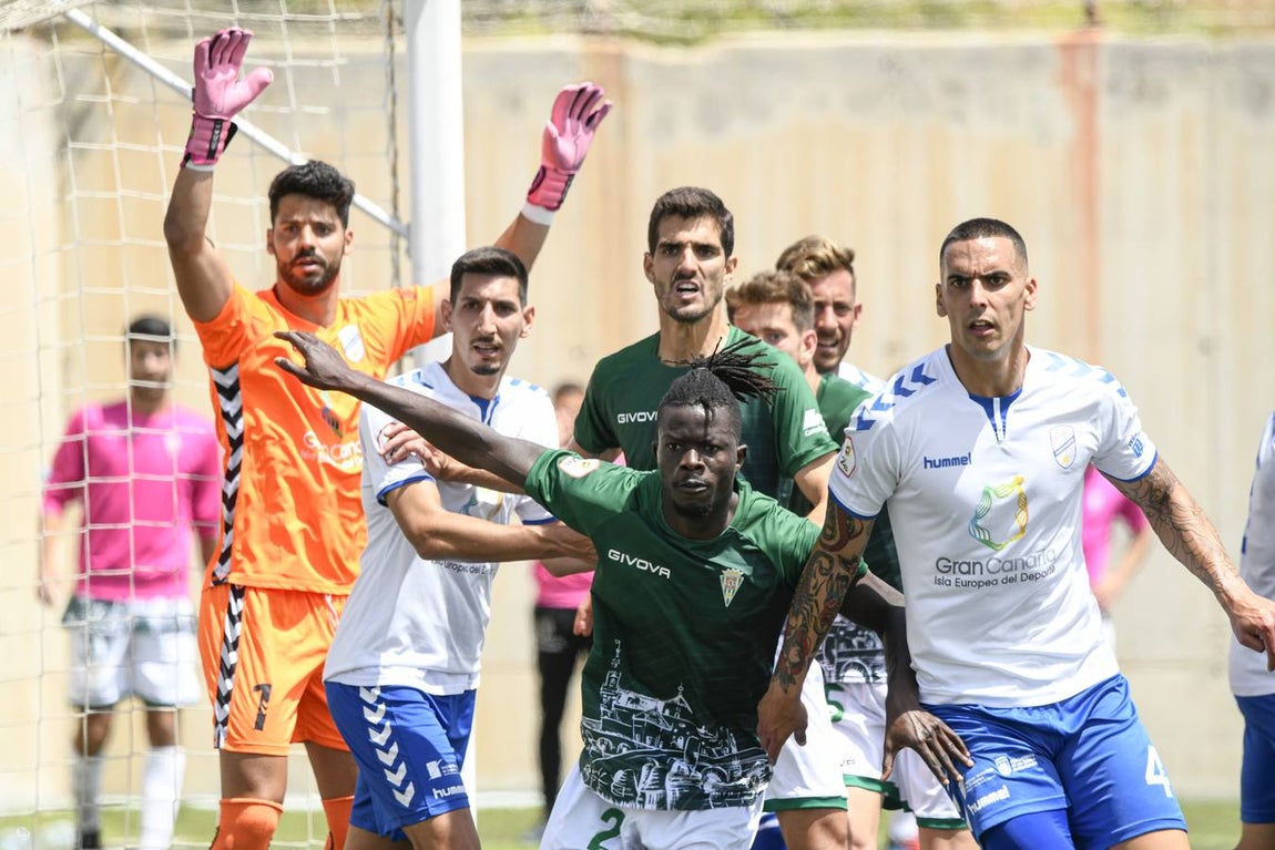 Las mejores imágenes del gol y el penalti en el Tamaraceite - Córdoba CF