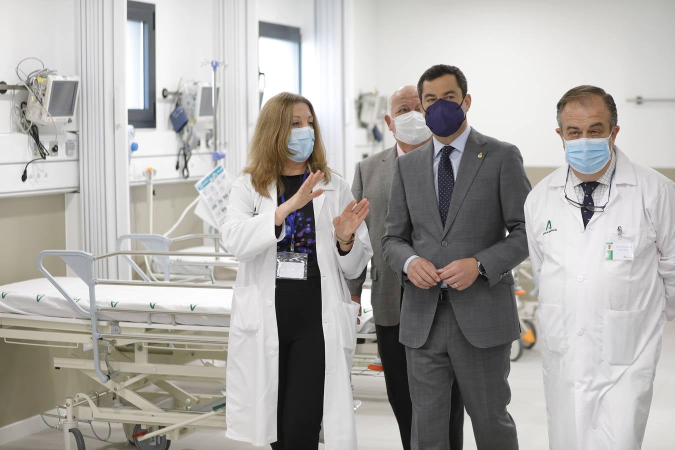 Visita de Juanma Moreno a las  nuevas dependencias del Hospital Universitario Virgen Macarena de Sevilla