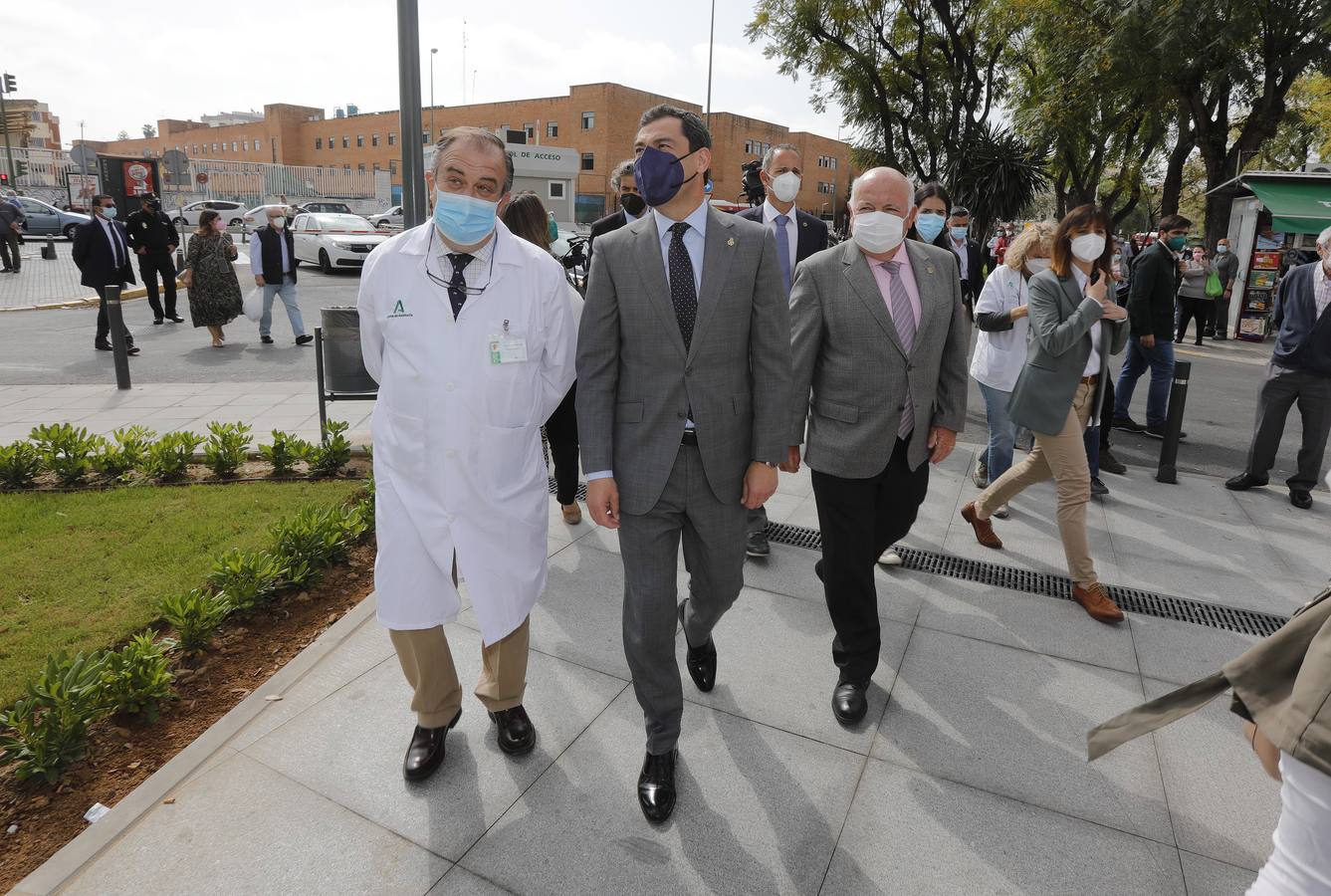 Visita de Juanma Moreno a las  nuevas dependencias del Hospital Universitario Virgen Macarena de Sevilla