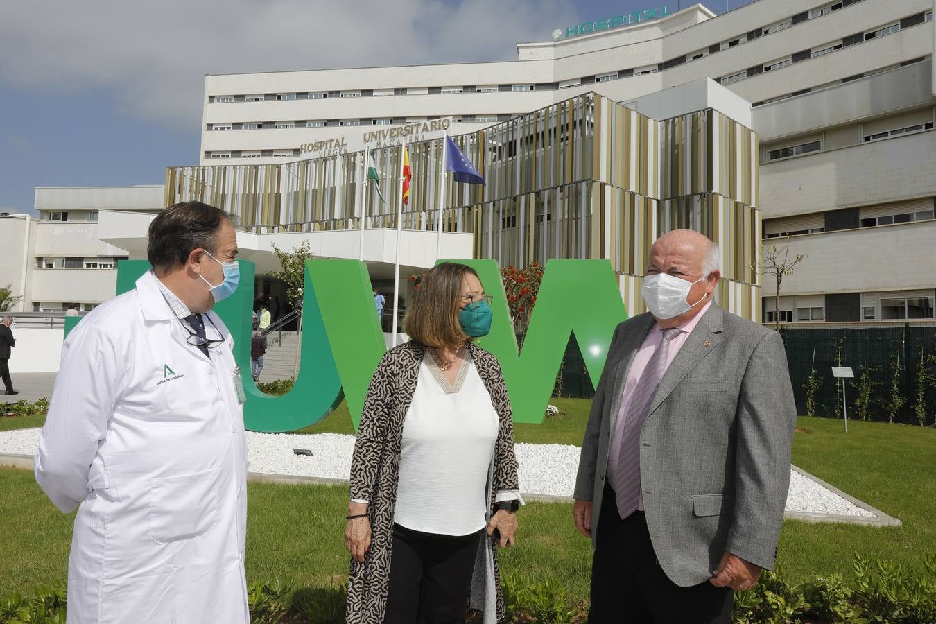 Visita de Juanma Moreno a las  nuevas dependencias del Hospital Universitario Virgen Macarena de Sevilla