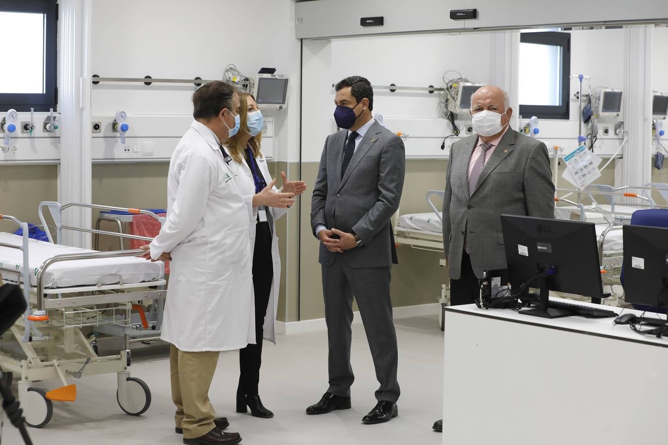 Visita de Juanma Moreno a las  nuevas dependencias del Hospital Universitario Virgen Macarena de Sevilla