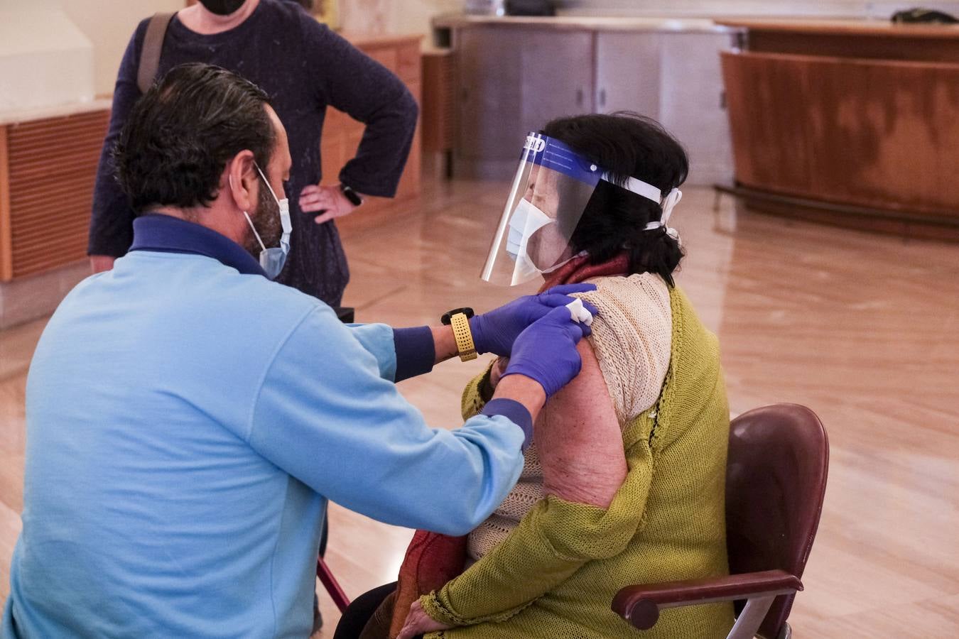 Fotos: Jornada de vacunación ante el Covid en el Palacio de Congresos de Cádiz