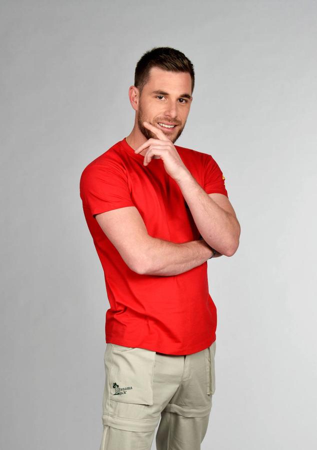 Tom Brusse. «Conocerme más y llegar al límite. Y perder peso». Esos son los tres objetivos del francés Tom Brusse (27) en 'Supervivientes 2021'. También sabemos que tirará alguna ficha a Melyssa... Telecinco vuelve así a repetir la misma jugada que en la pasada edición de 'Supervivientes': llevar a la estrella de 'La isla de las tentaciones' a su otra isla predilecta, la de los 'robinsones'. Lo hizo en la edición anterior con Estefanía.