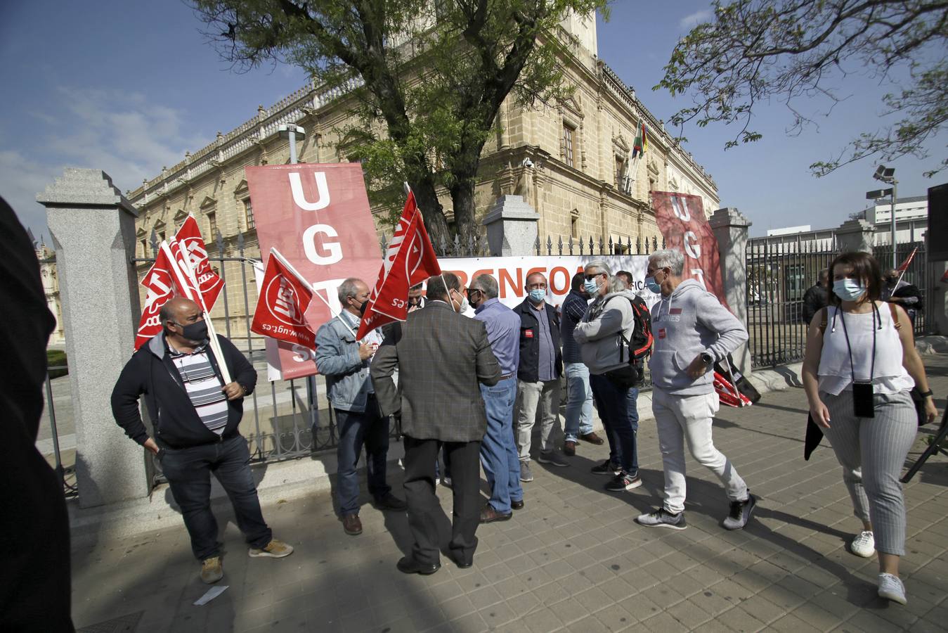 Concentración de los trabajadores de Abengoa delante del Parlamento de Andalucía