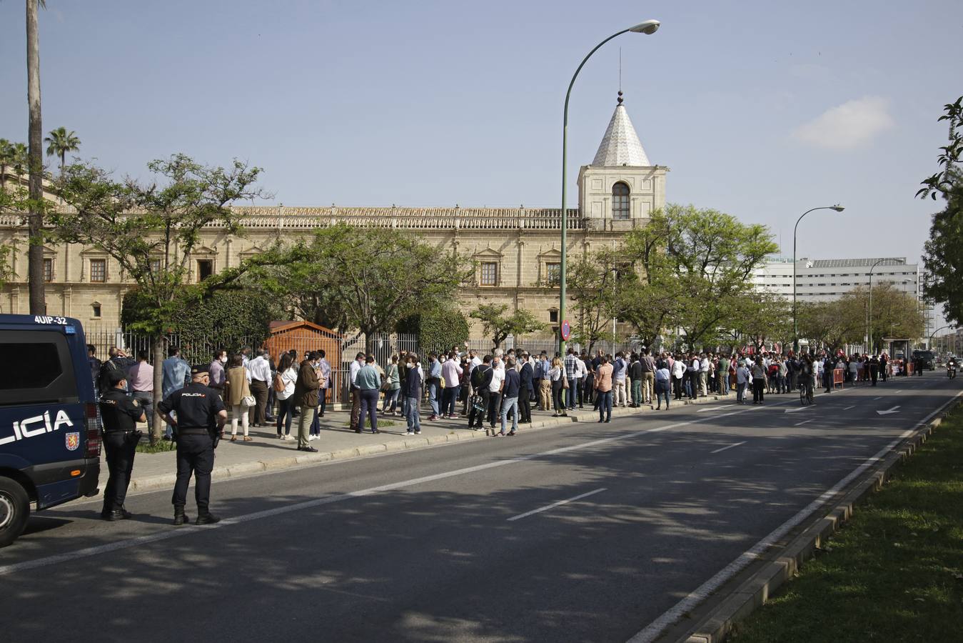 Concentración de los trabajadores de Abengoa delante del Parlamento de Andalucía