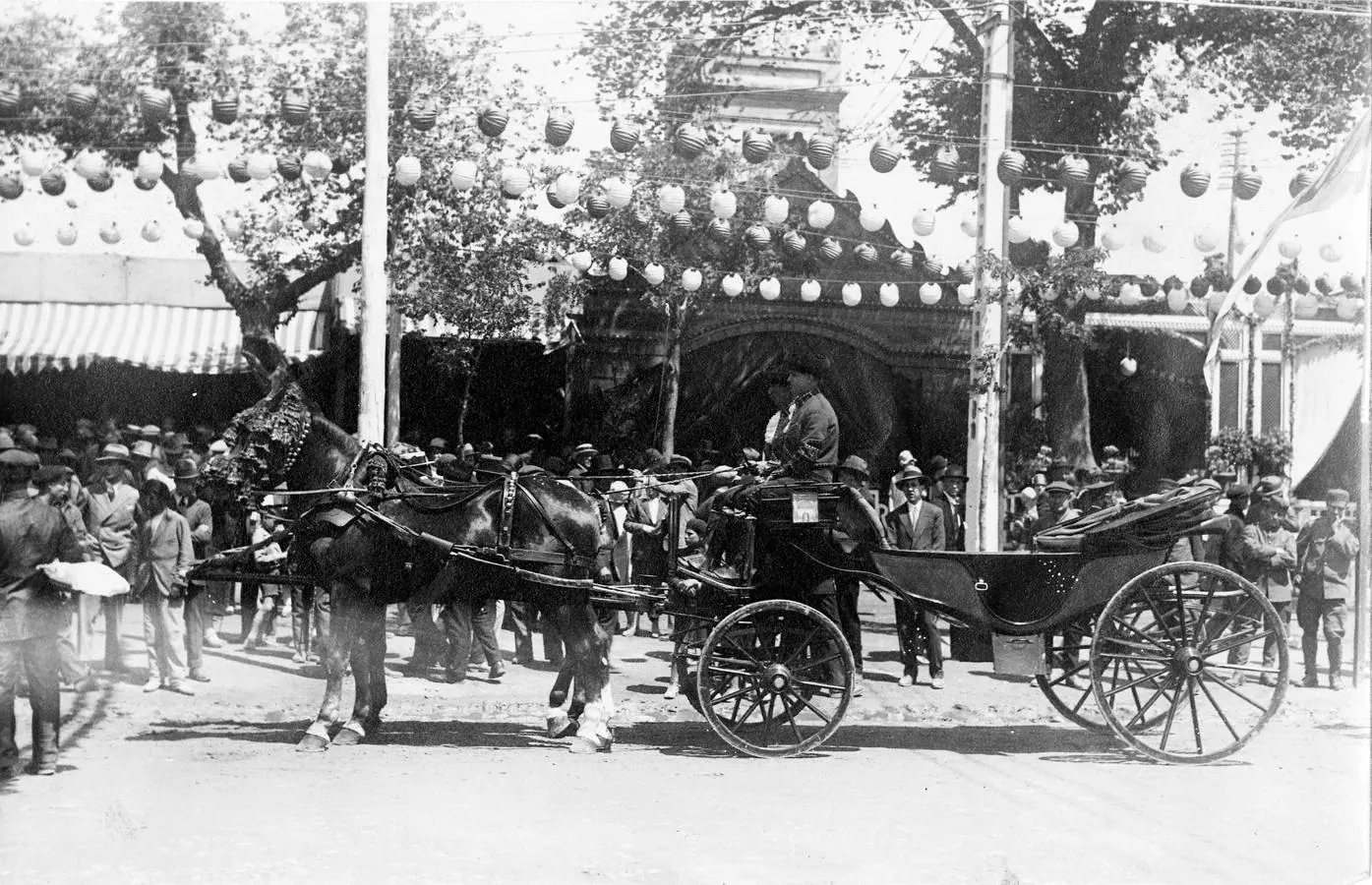 Coche de caballos de Carlos Pickman en la Feria de Abril de Sevilla de 1927