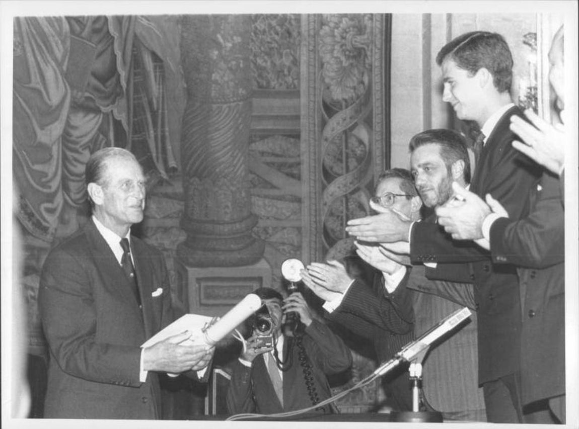 El Duque de Edimburgo recibió el Premio Príncipe de Asturias de la Concordia. 