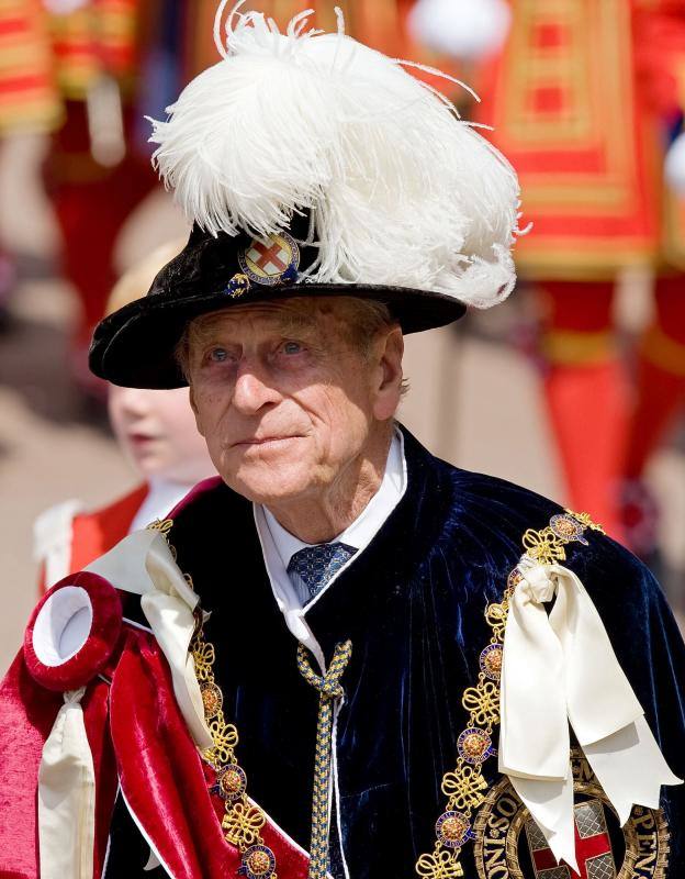 El duque de Edimburgo se une a otros miembros de la familia real en la procesión de la Orden de la Jarretera en Windsor. 