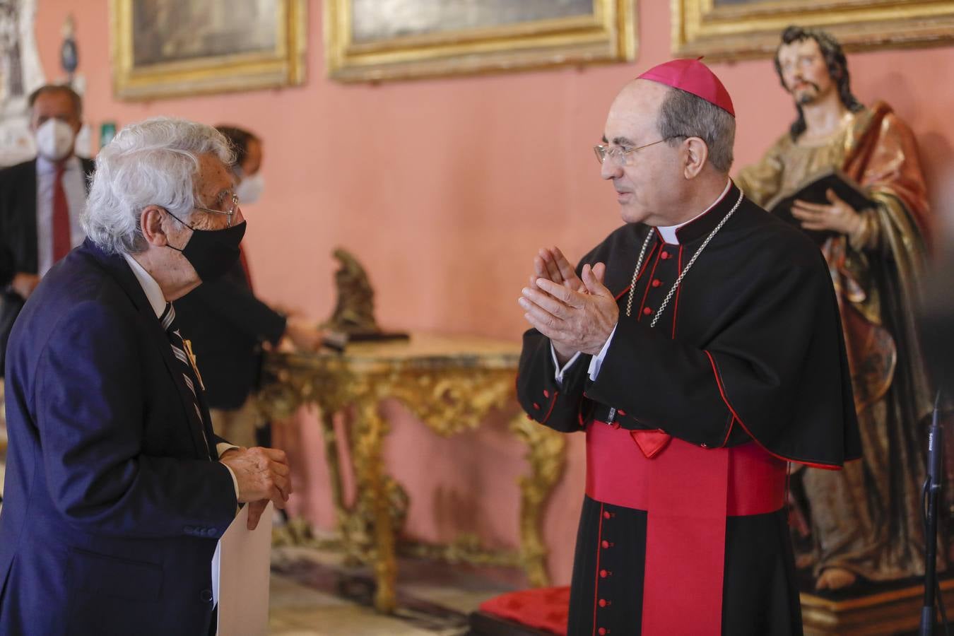 Enrique Ybarra y Rafael Manzano reciben la medalla Pro Ecclesia et Pontifice