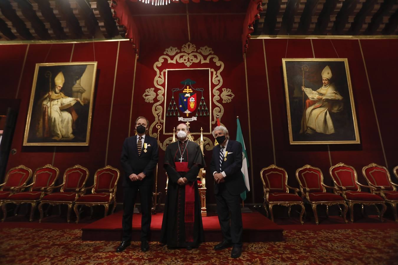 Enrique Ybarra y Rafael Manzano reciben la medalla Pro Ecclesia et Pontifice