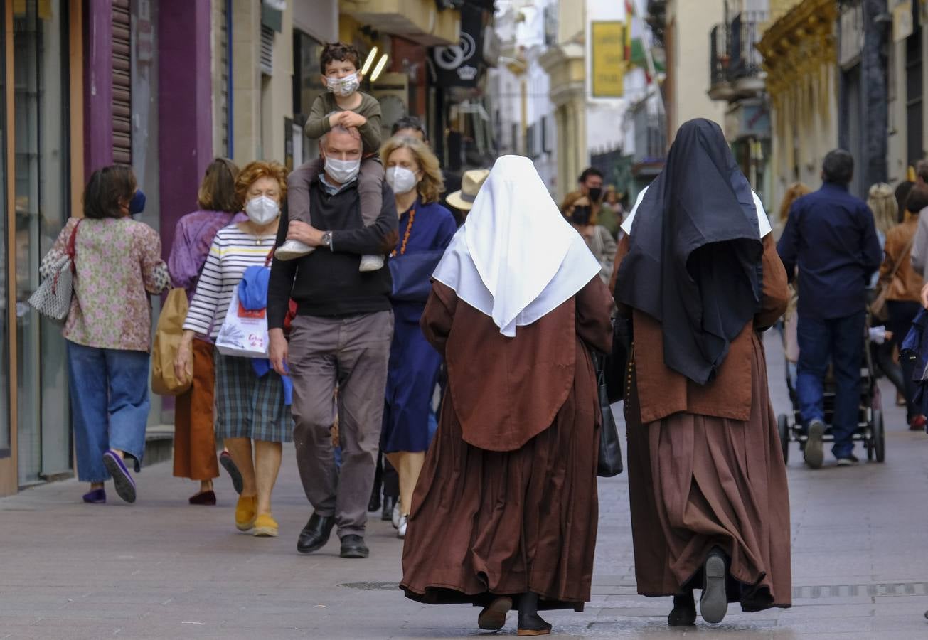 Ambiente primaveral por las calles de Sevilla