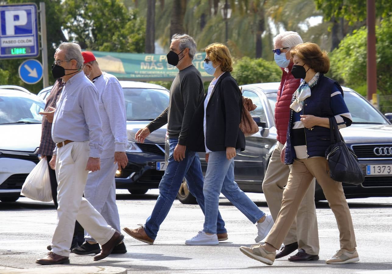 Ambiente primaveral por las calles de Sevilla