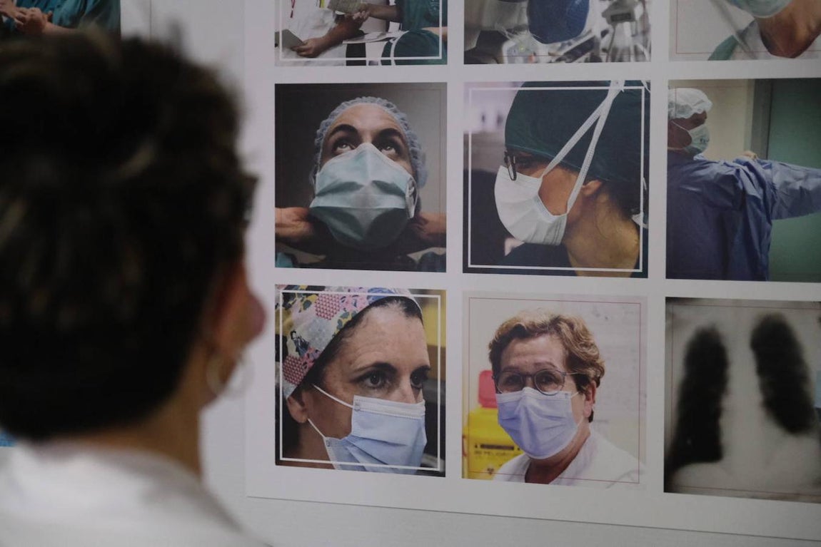 La exposición por el 45 aniversario del hospital Reina Sofía de Córdoba, en imágenes