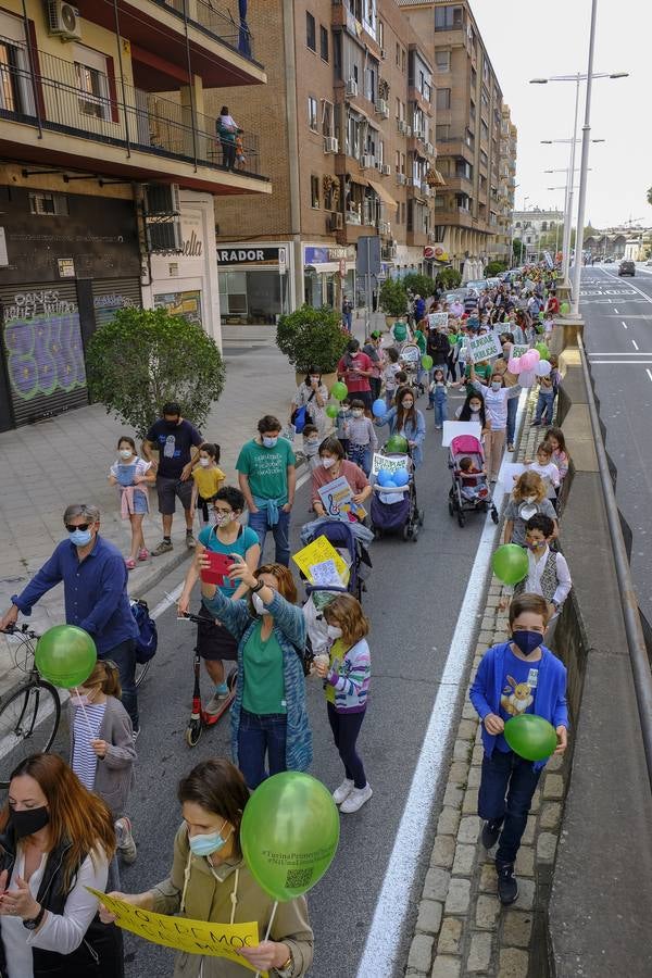 Manifestación de padres para protestar por los recortes en la educación pública