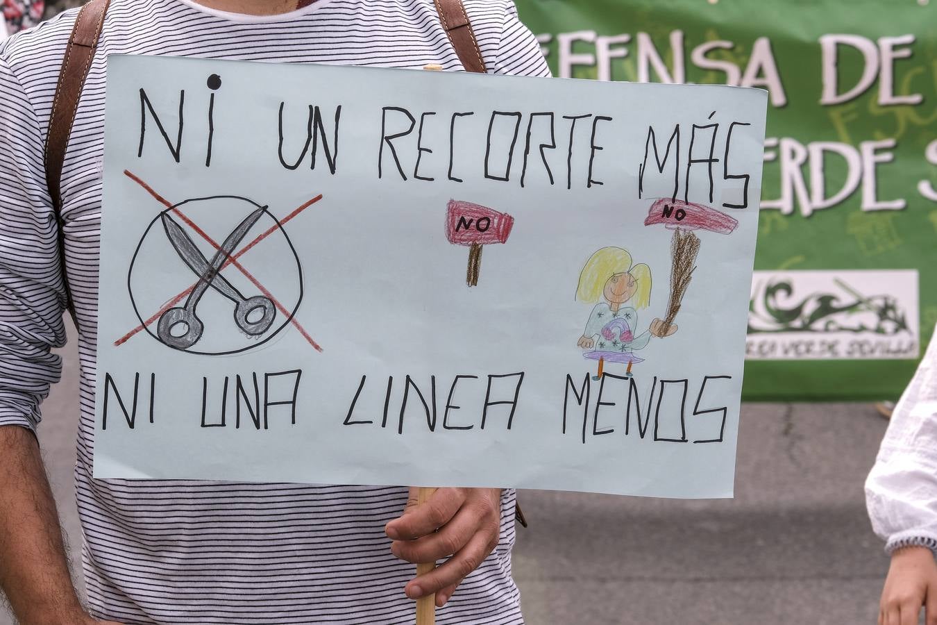 Manifestación de padres para protestar por los recortes en la educación pública