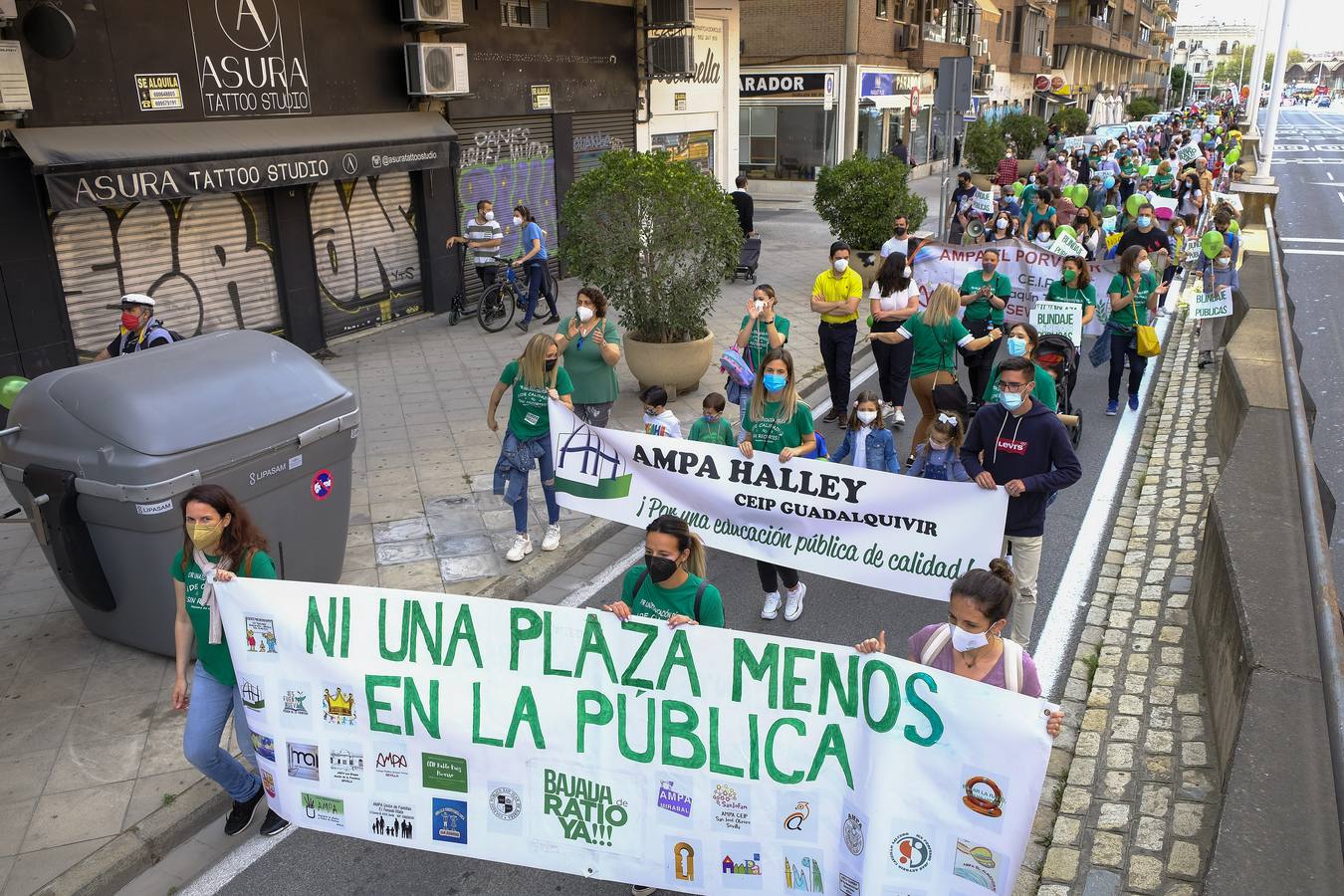 Manifestación de padres para protestar por los recortes en la educación pública