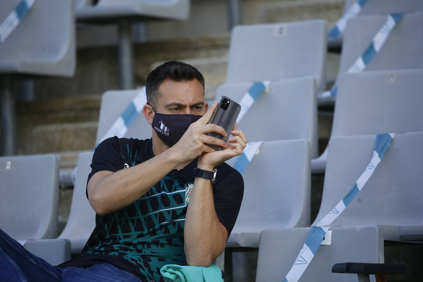 El ambiente en El Arcángel en el Córdoba CF - Linense, en imágenes