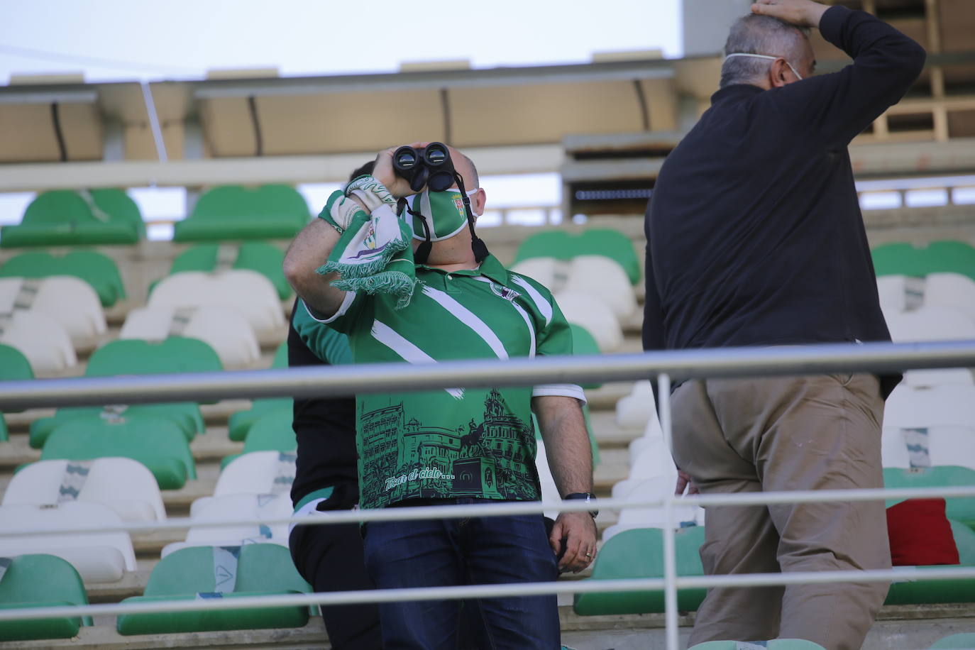 El ambiente en El Arcángel en el Córdoba CF - Linense, en imágenes