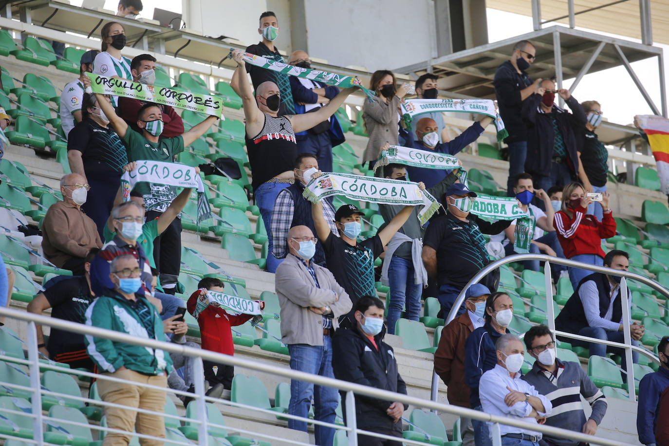 El ambiente en El Arcángel en el Córdoba CF - Linense, en imágenes