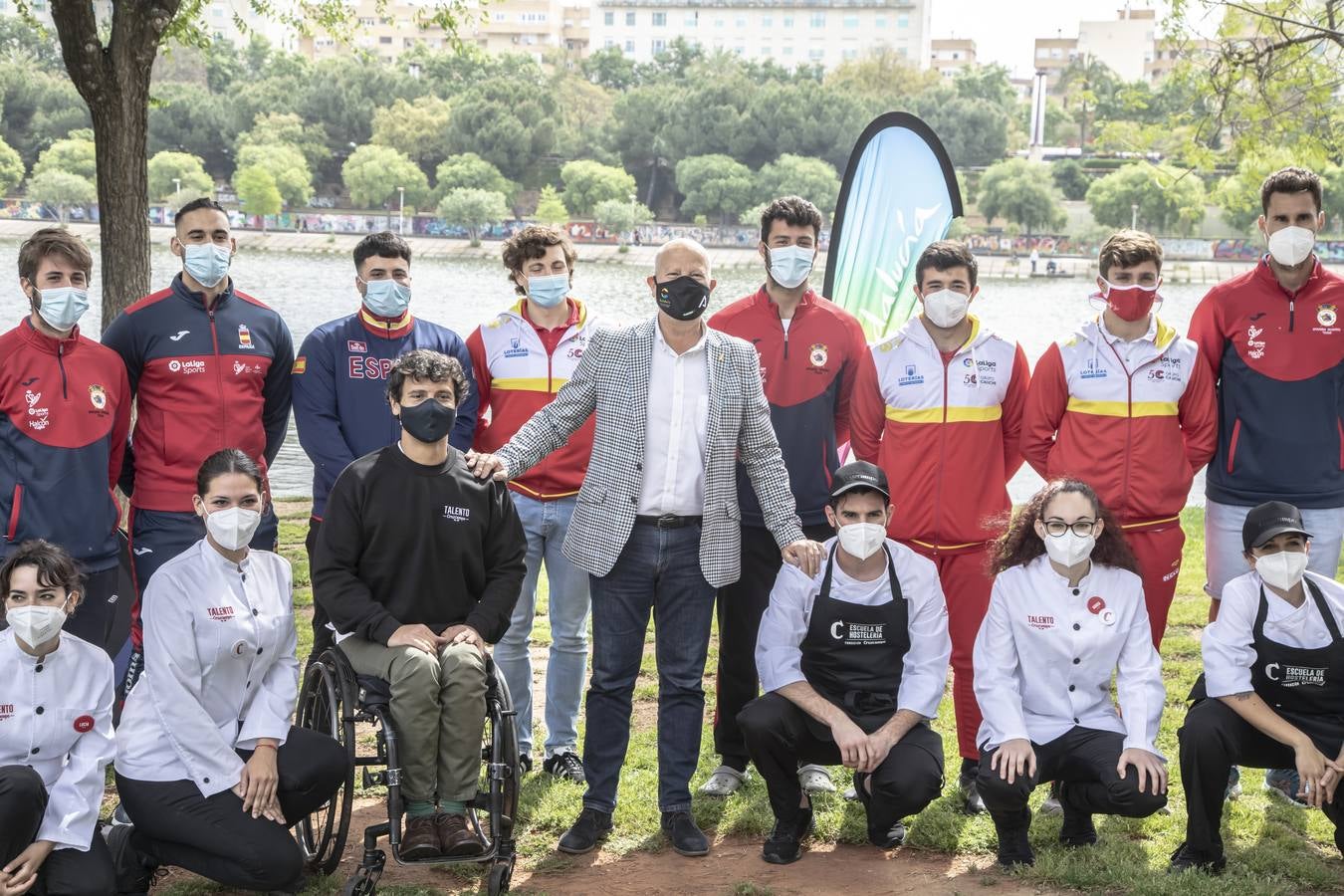 Cisco García junto a los chicos de Talento Cruzcampo