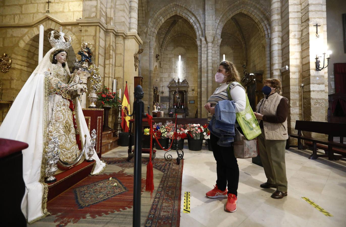 La veneración a la Virgen de los Remedios de Córdoba en martes y 13 en imágenes