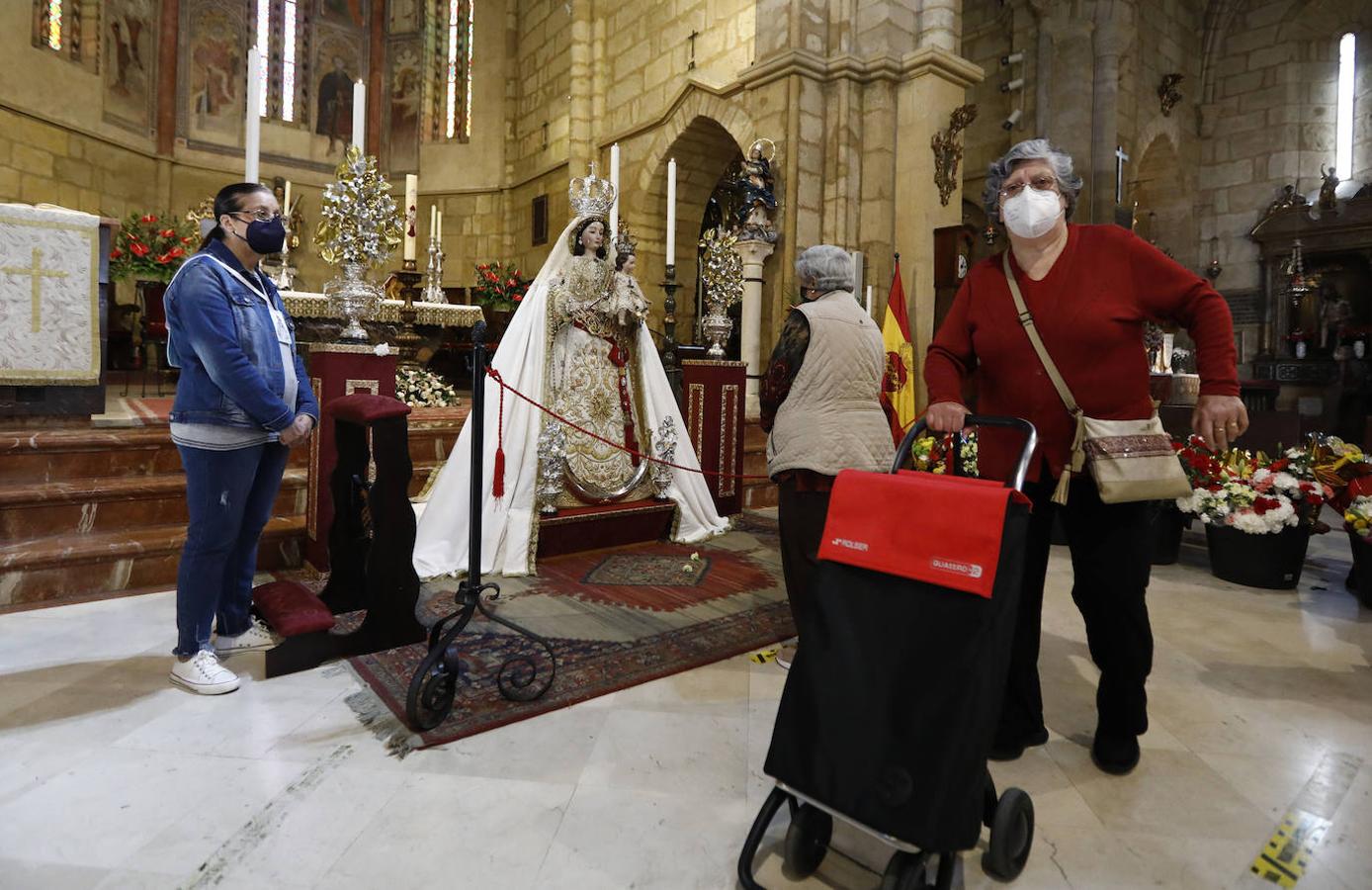 La veneración a la Virgen de los Remedios de Córdoba en martes y 13 en imágenes