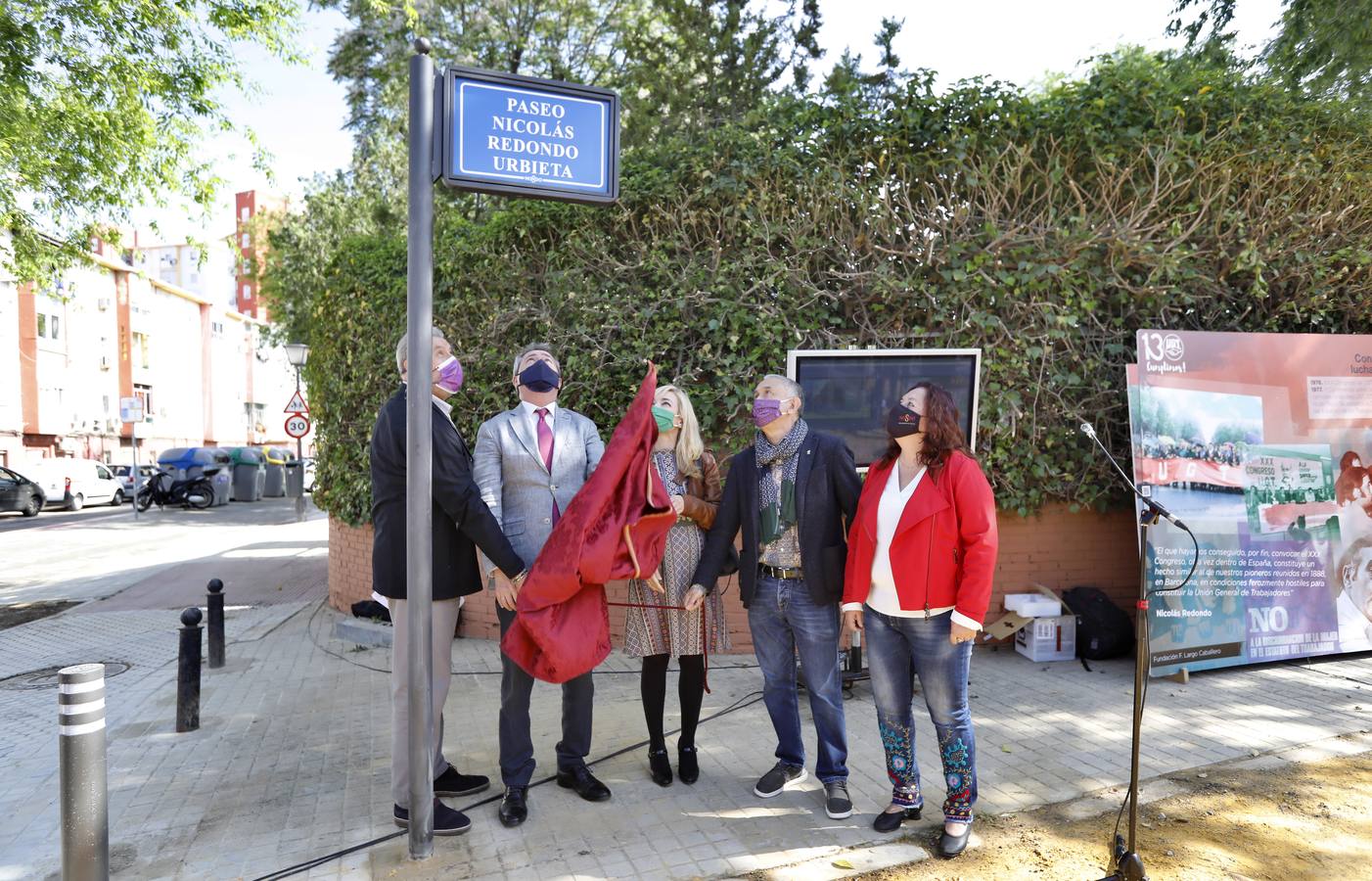 Fotogalería: Rotulación del nuevo Paseo Nicolás Redondo Urbieta en Sevilla