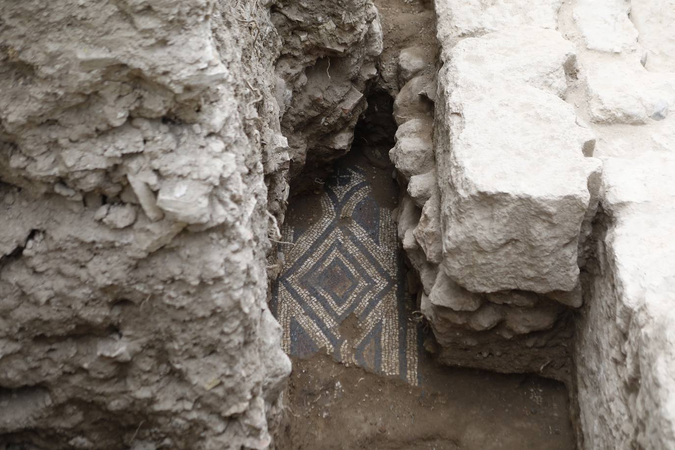 La visita de la consejera de Cultura a las excavaciones de la Mezquita-Catedral de Córdoba, en imágenes