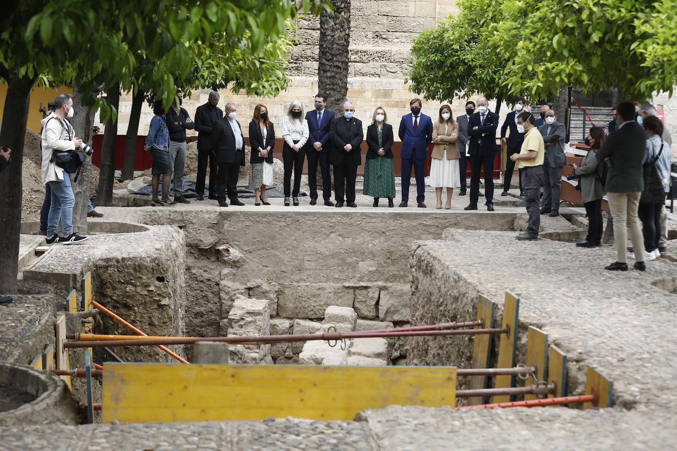 La visita de la consejera de Cultura a las excavaciones de la Mezquita-Catedral de Córdoba, en imágenes