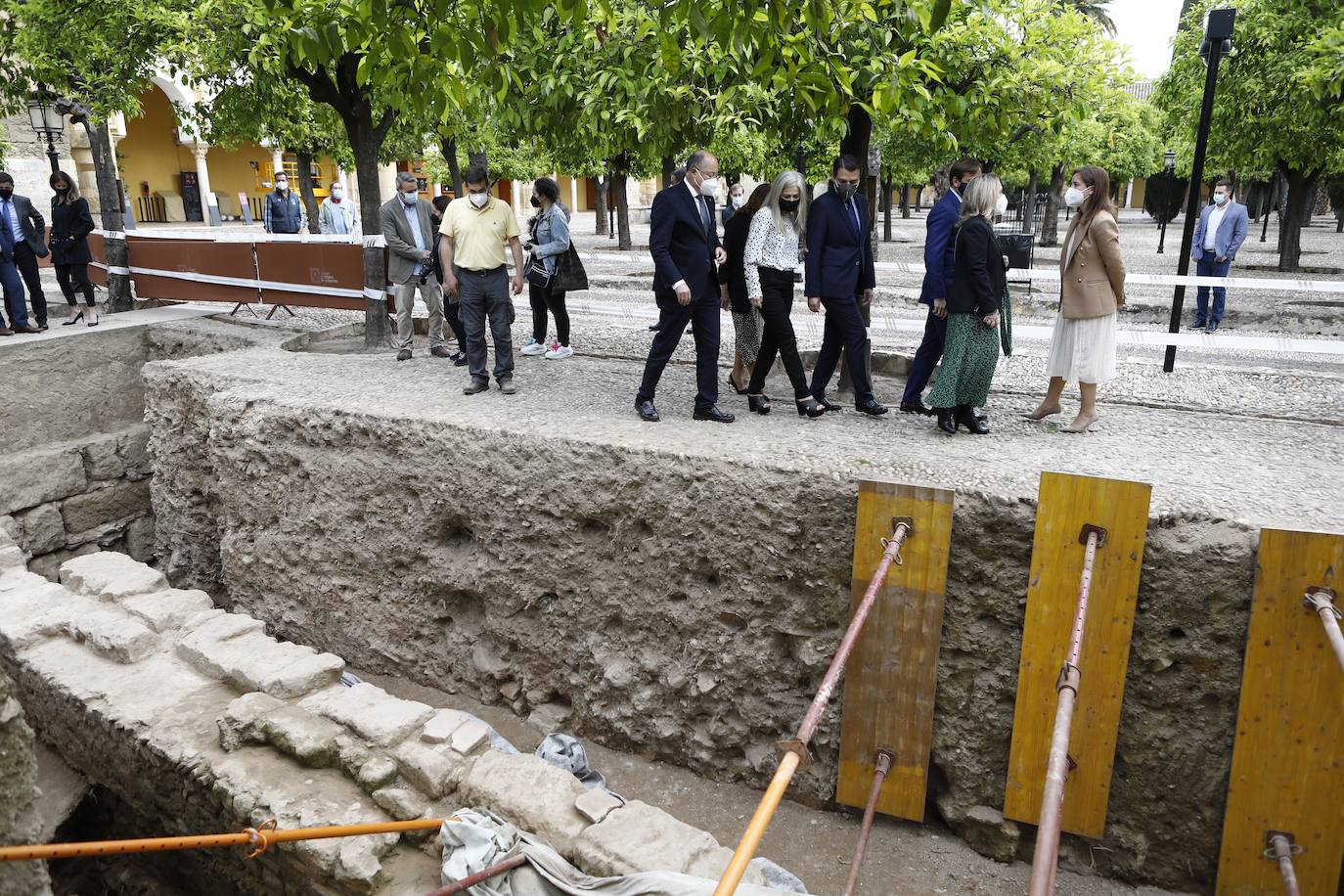 La visita de la consejera de Cultura a las excavaciones de la Mezquita-Catedral de Córdoba, en imágenes