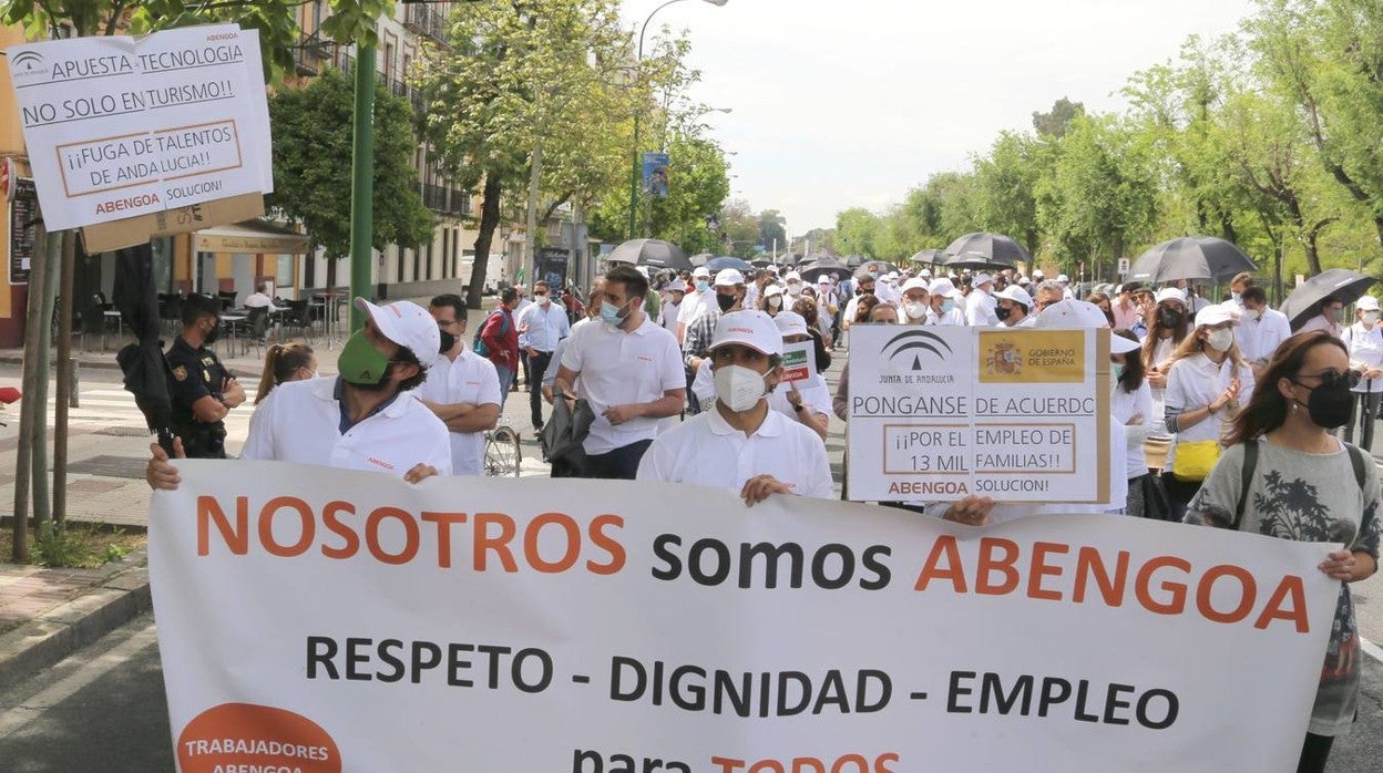 La manifestación de los trabajadores de Abengoa, en imágenes