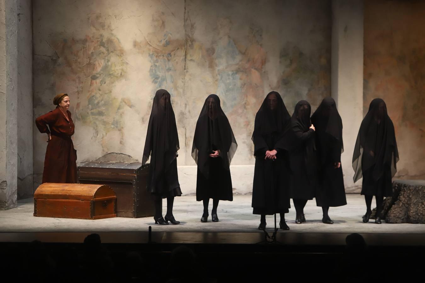 Bernarda Alba en el Gran Teatro de Córdoba, en imágenes