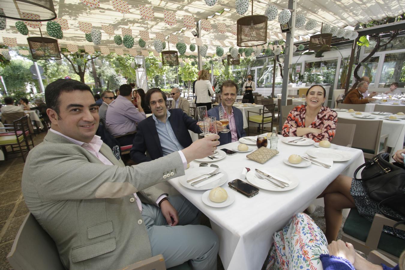 Fotogalería: Ambiente del &#039;sábado de pescaito&#039; de &#039;Feria&#039; en el Centro