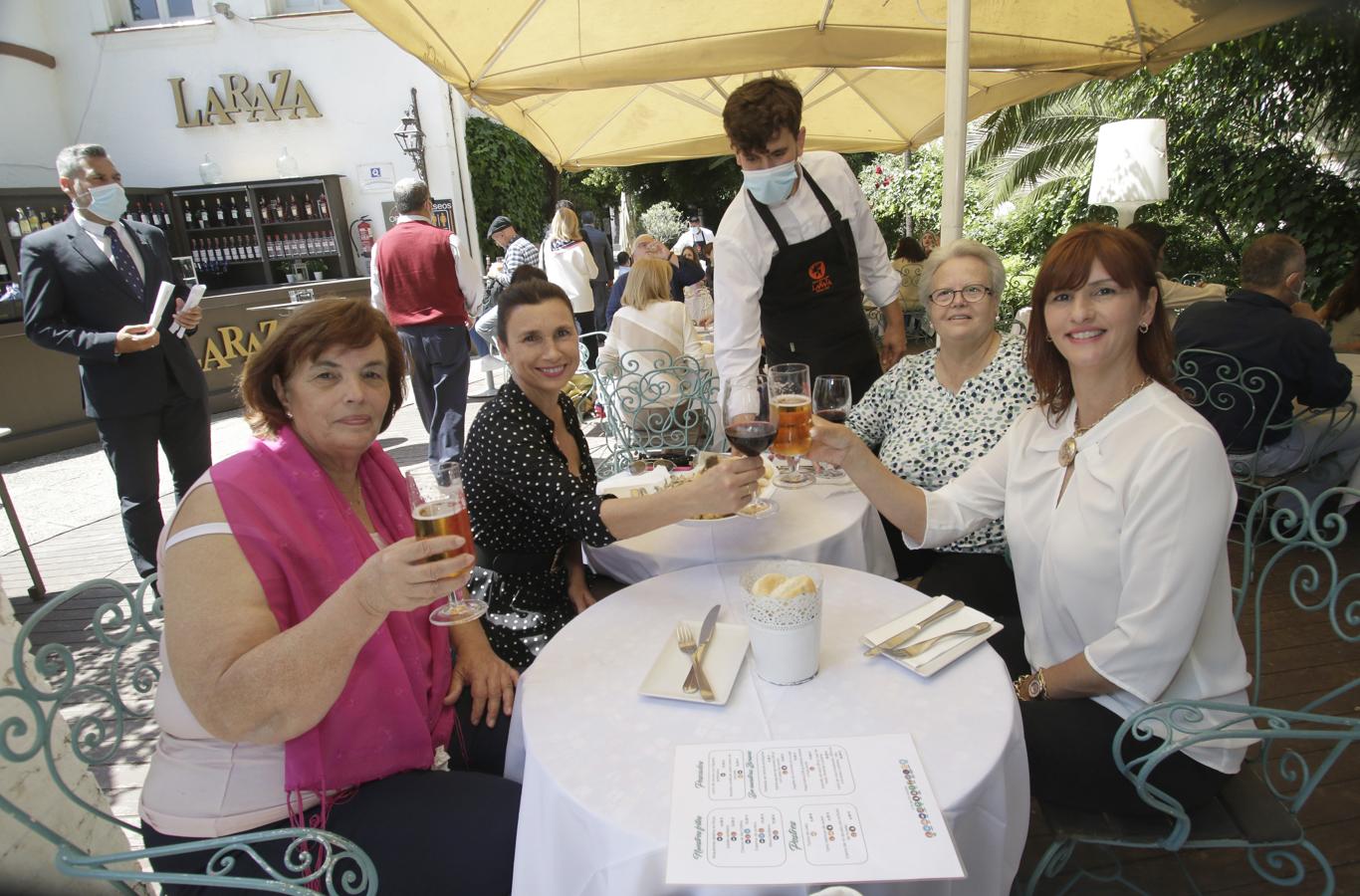 Fotogalería: Ambiente del &#039;sábado de pescaito&#039; de &#039;Feria&#039; en el Centro