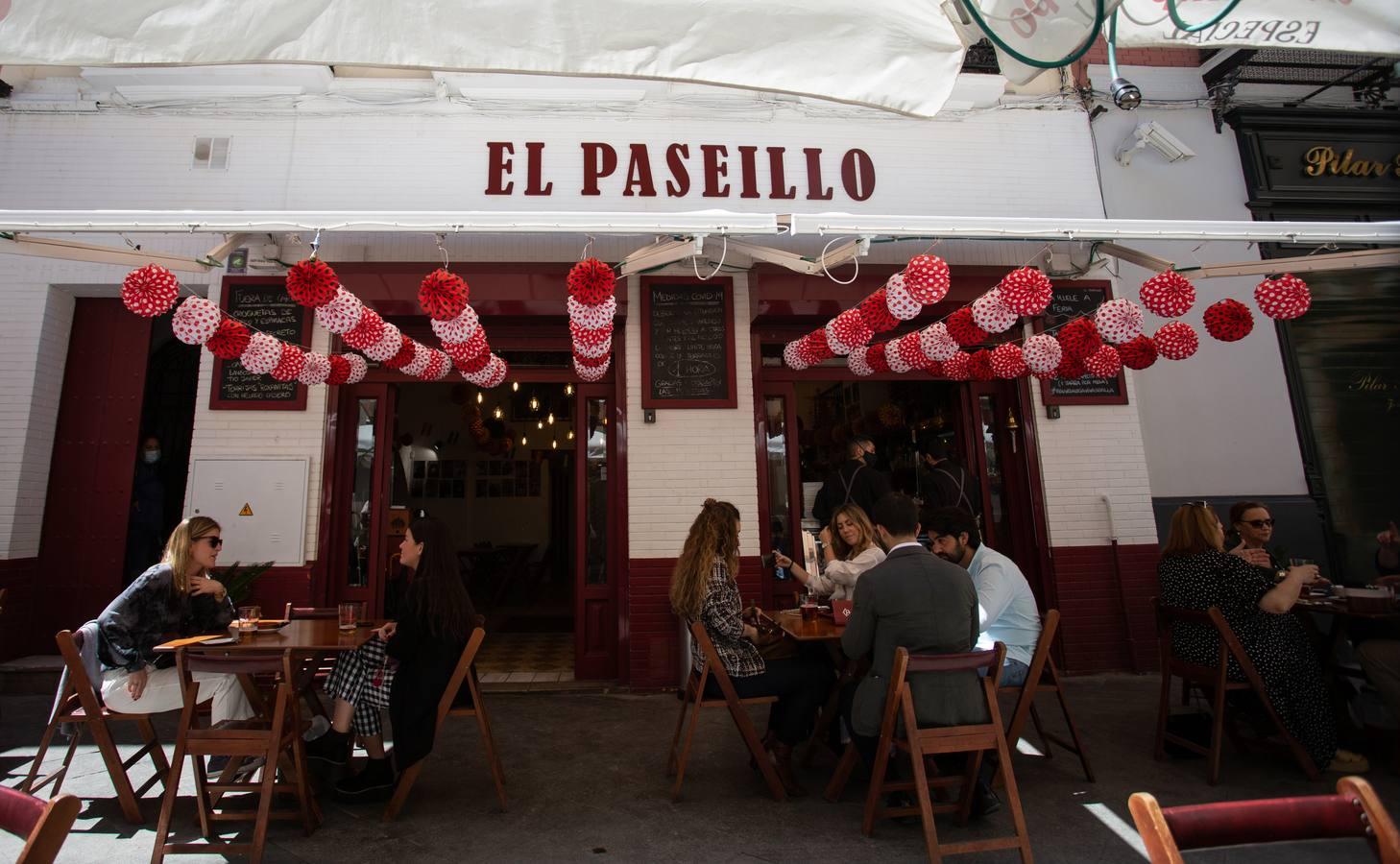 Fotogalería: Ambiente del &#039;sábado de pescaito&#039; de &#039;Feria&#039; en el Centro