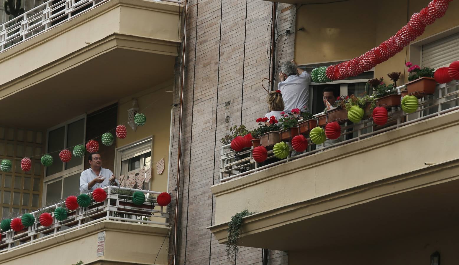 Balcones decorados por la ciudad