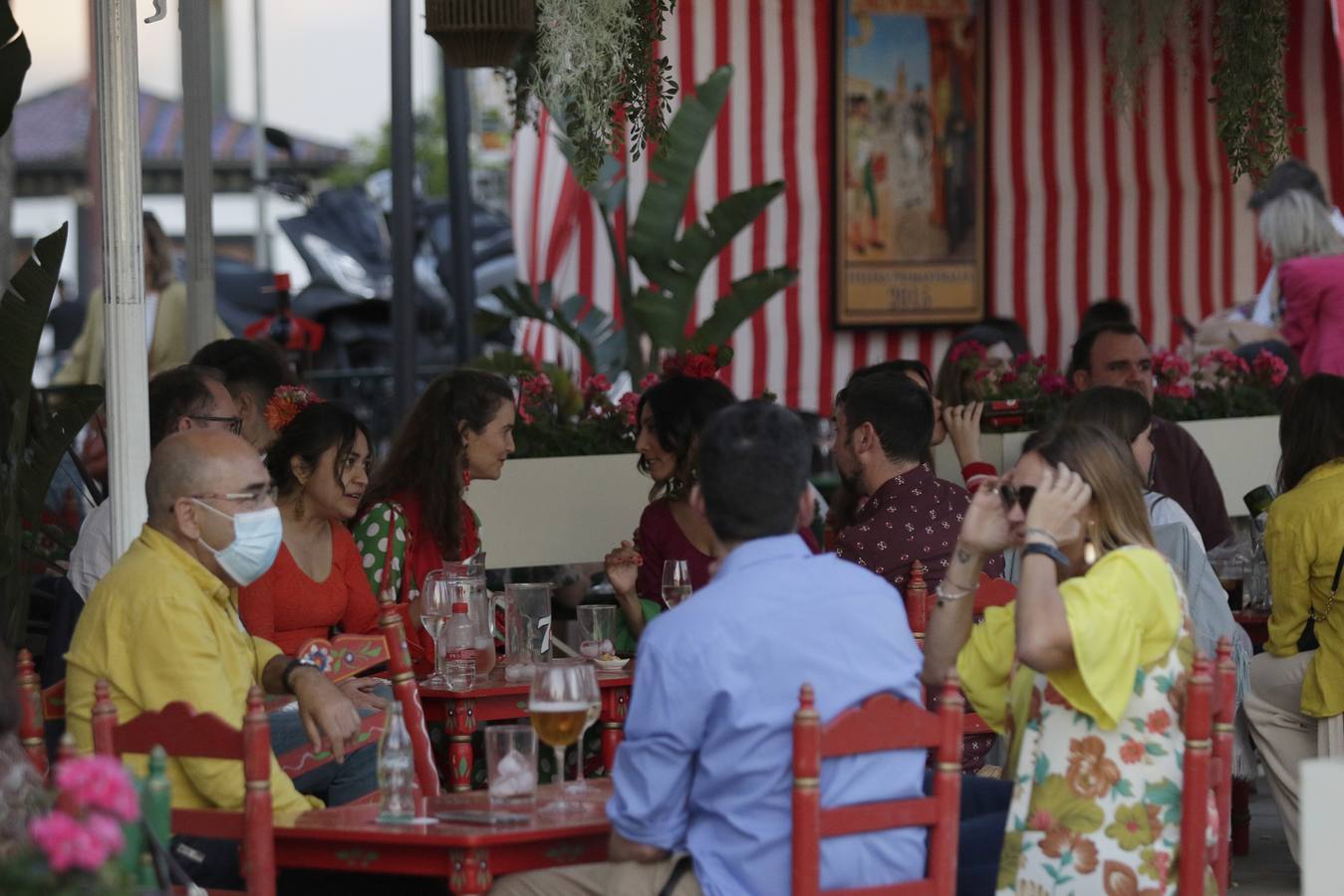 Ambiente 'sabado del pescaíto' en el Mercado Lonja del Barranco