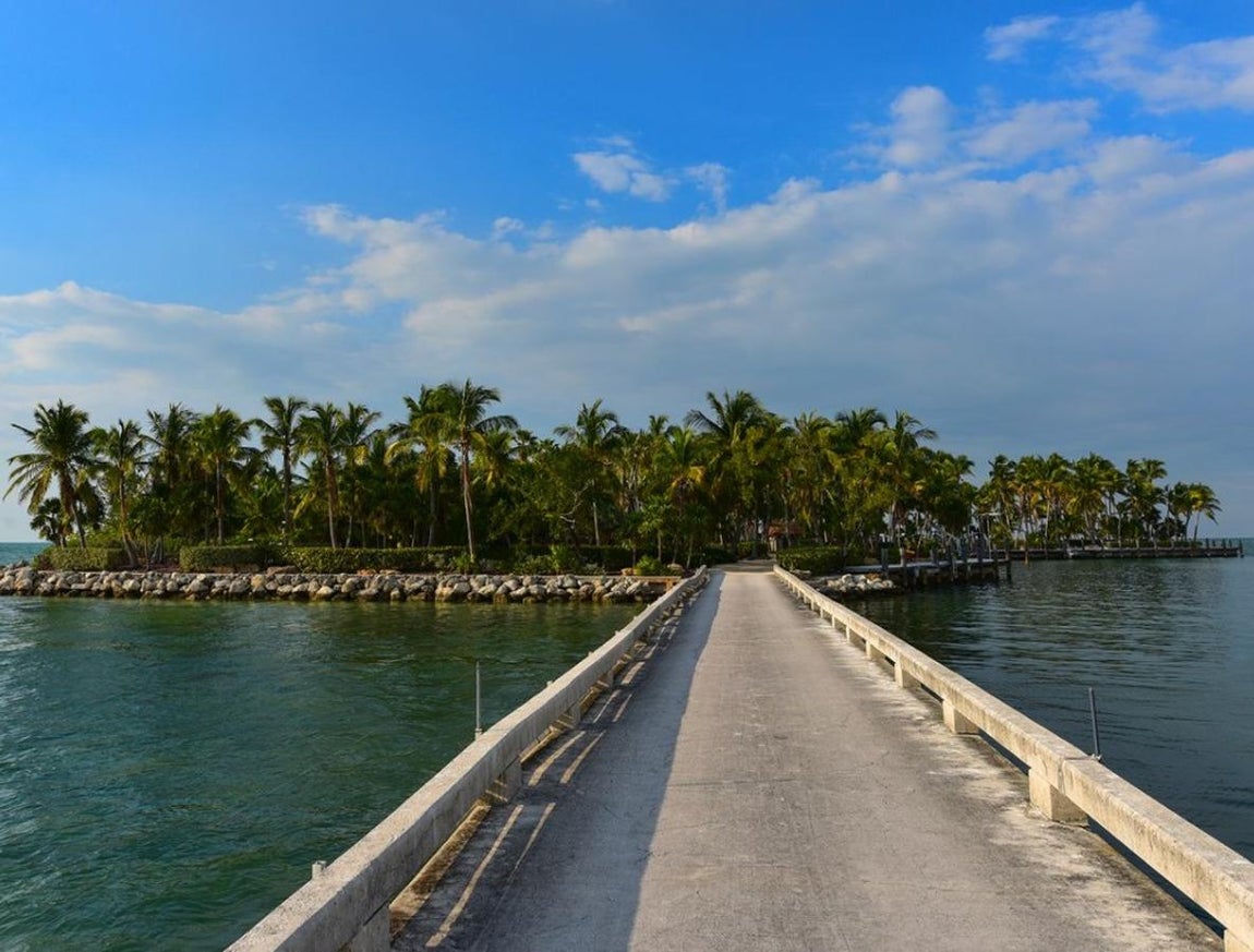 Así es la isla privada más exclusiva de los Cayos de Florida. Estamos, sin duda, ante un enclave perfecto para todos aquellos que quieren disfrutar de un retiro en el paraíso, a una hora escasa de la civilización y en donde no tendrán que preocuparse del Covid.