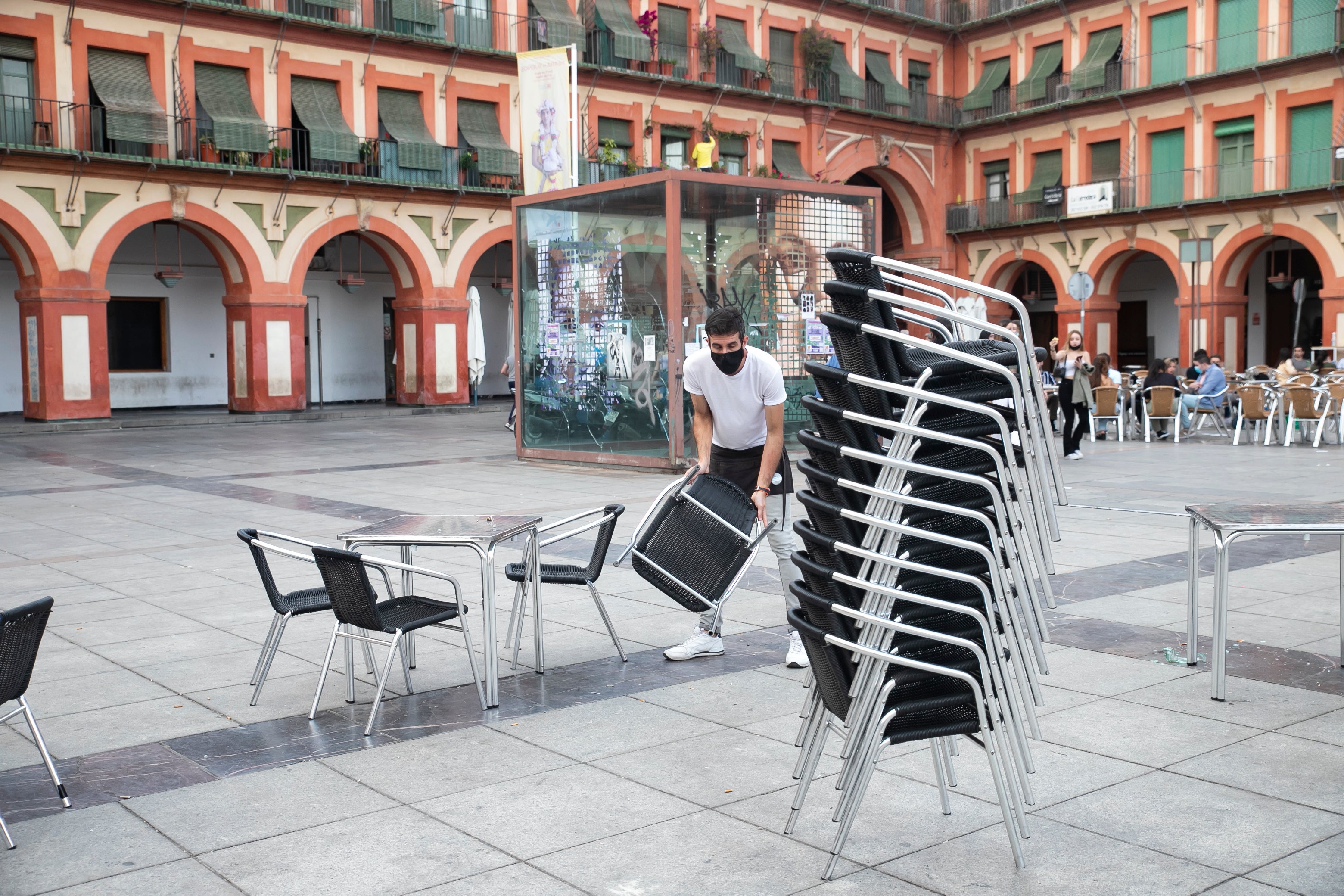 El cierre de los bares a las ocho en Córdoba, en imágenes